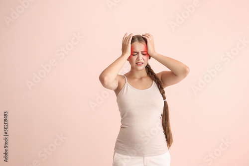 Young pregnant woman with h...