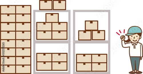 倉庫でガッツポーズをする作業員の女性。