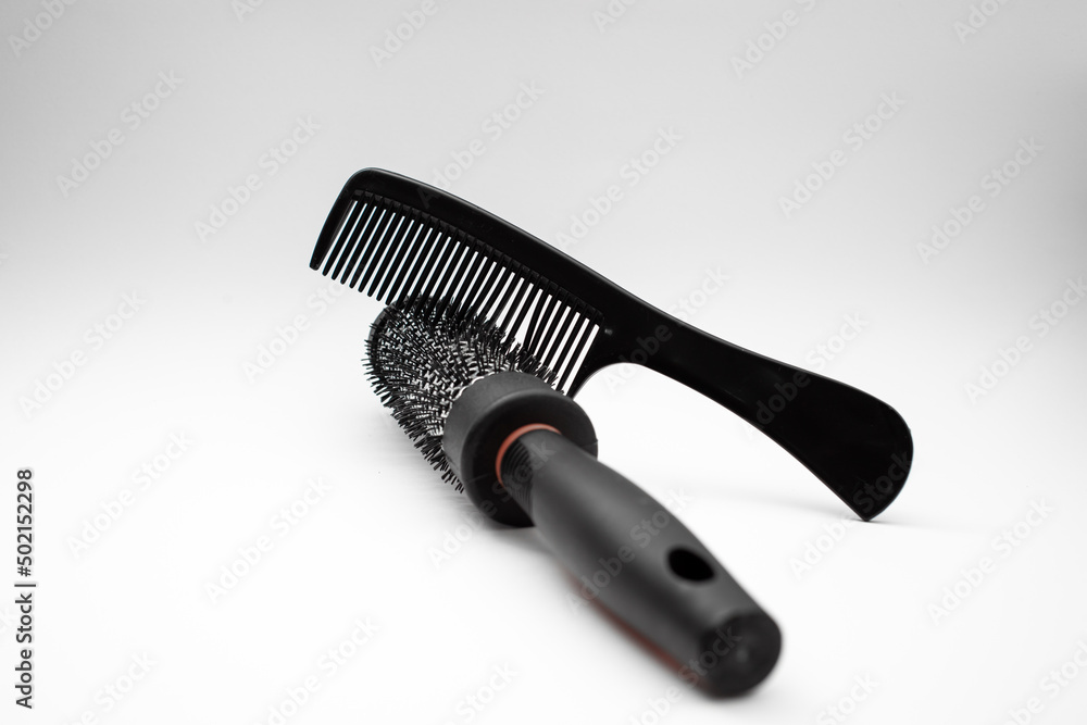 Obraz premium Comb on white background, object shot .