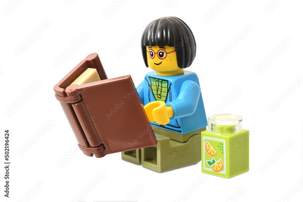 kandidat Ventilere Alle sammen Lego minifigure with a book isolated on white. Editorial illustrative image  of reading and learning. Stock Photo | Adobe Stock
