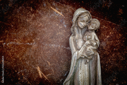 Valokuvatapetti Virgin Mary with the baby Jesus Christ