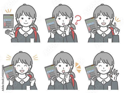 電卓を手に持つ小学生女子