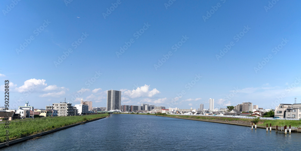 東京都葛飾区にある中川橋からの眺め、東京下町の運河、