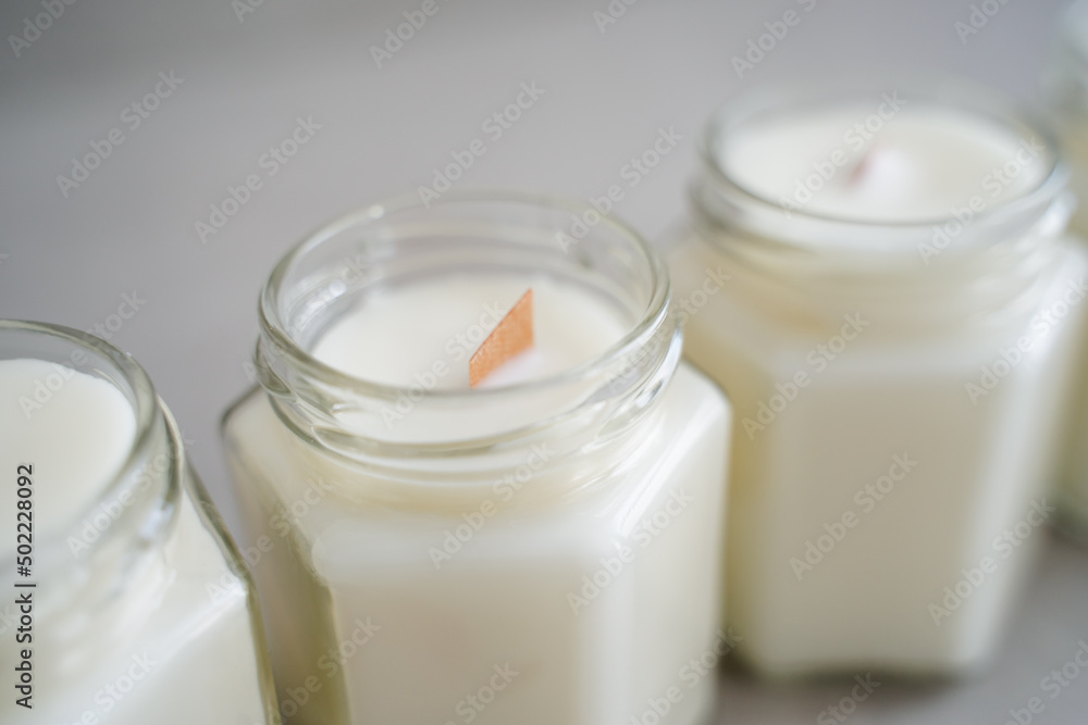 Candles made of natural soy wax in glass jars. Candles with wooden crackling wicks. Scented candles. Candles made of natural soy wax in glass jars. Candles with wooden crackling wicks. Scented candles.