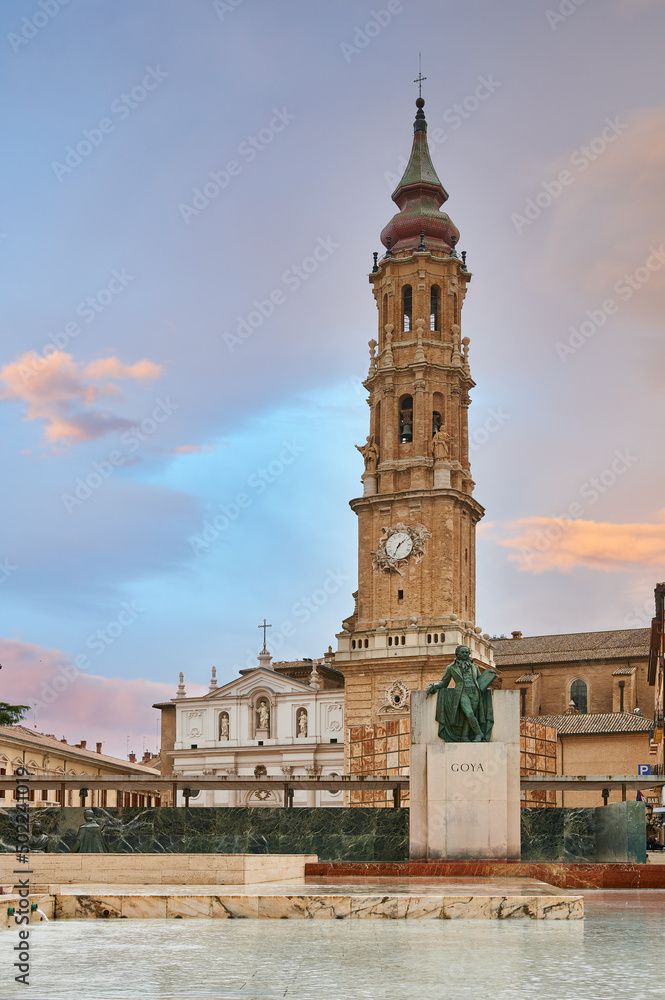 Monument to Goya in the foreground and the Cathedral of La Seo i