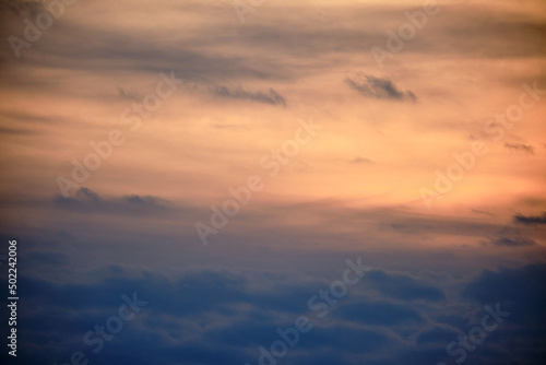 Evening dramatic sky with beige clouds during sunset © Андрей Журавлев