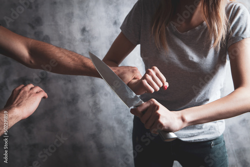 Картината върху платно woman defending herself with a kitchen knife