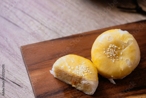 Εκτύπωση καμβά Chinese Pastry Mooncake with soybeans on the wooden floor