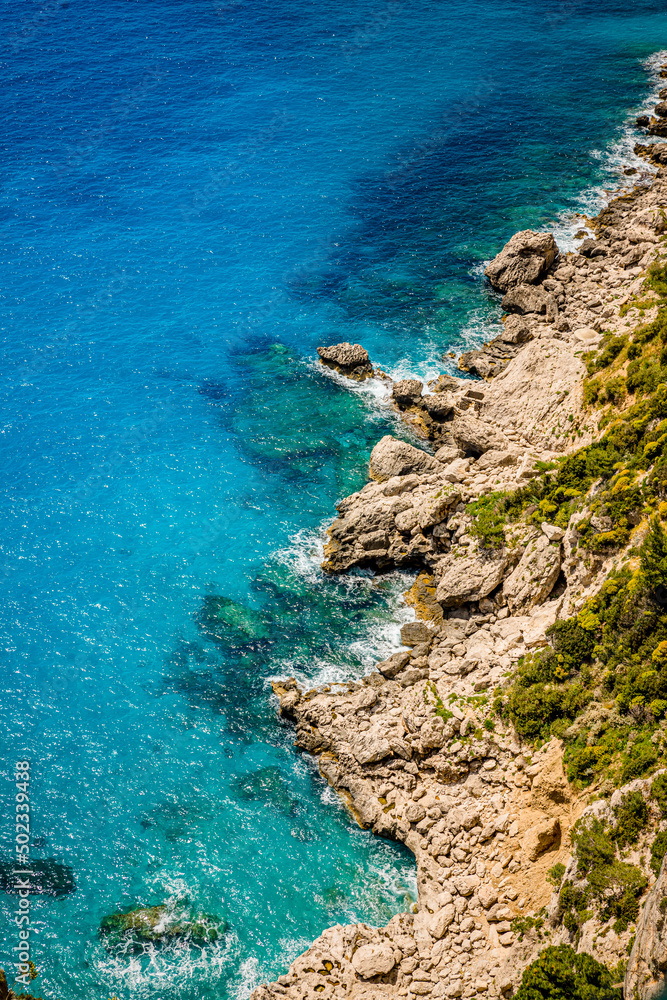 Vue sur la mer depuis les jardins d'auguste à Capri