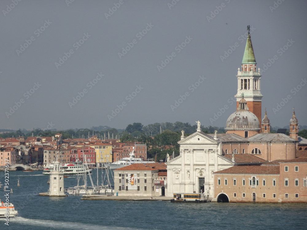 Obraz premium Venice - Buildings and Boats on the Canal