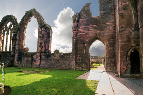 Elgin's Holy Trinity Cathedral, Scotland, UK is a ruin of the 13th-century Catholic cathedral church, the seat of a bishop between 1224 and 1560, in Elgin Fototapet