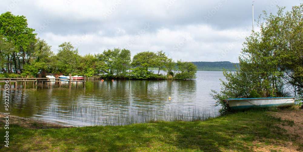 Le lac de Léon dans les Landes (France) Le lac de Léon dans les Landes (France)