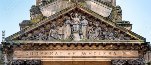 Slika na platnu Pediment decorated with beautiful art in Glasgow, Scotland