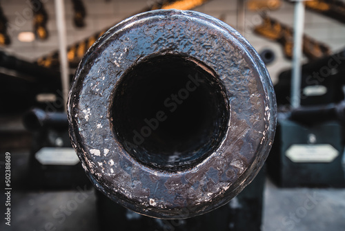 Foto Closeup of an old cannon in the area of Wat Phra Kaew temple in Bangkok, Thailan