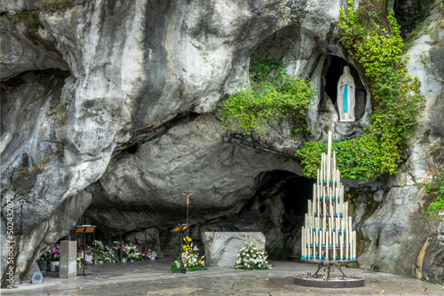 Fotografie, Obraz Statue of Virgin Mary in the grotto of Our Lady of Lourdes, France