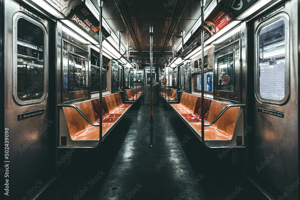 subway train at night - obrazy, fototapety, plakaty 