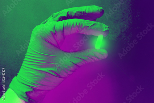 Foto Radioactive pills in hand