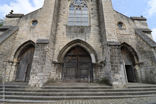 L   glise catholique Saint Pierre  vue de l ext  rieur  ville de Bourges  d  partement du Cher  France