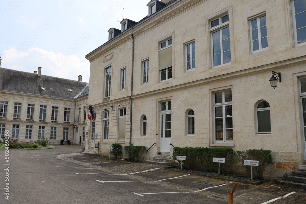 La préfecture du Cher, vue de l'extérieur, ville de Bourges, département du Cher, France