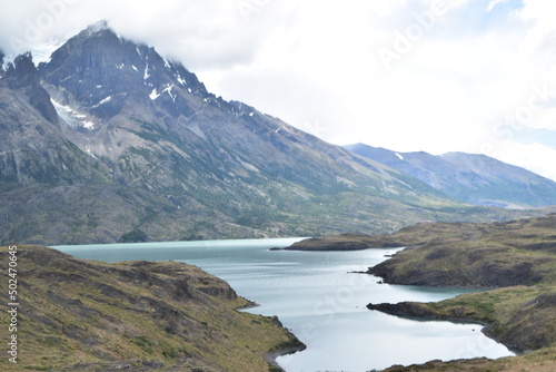 Montanha e lago argentino