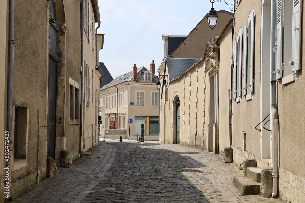 Vieille rue typique, ville de Bourges, département du Cher, France