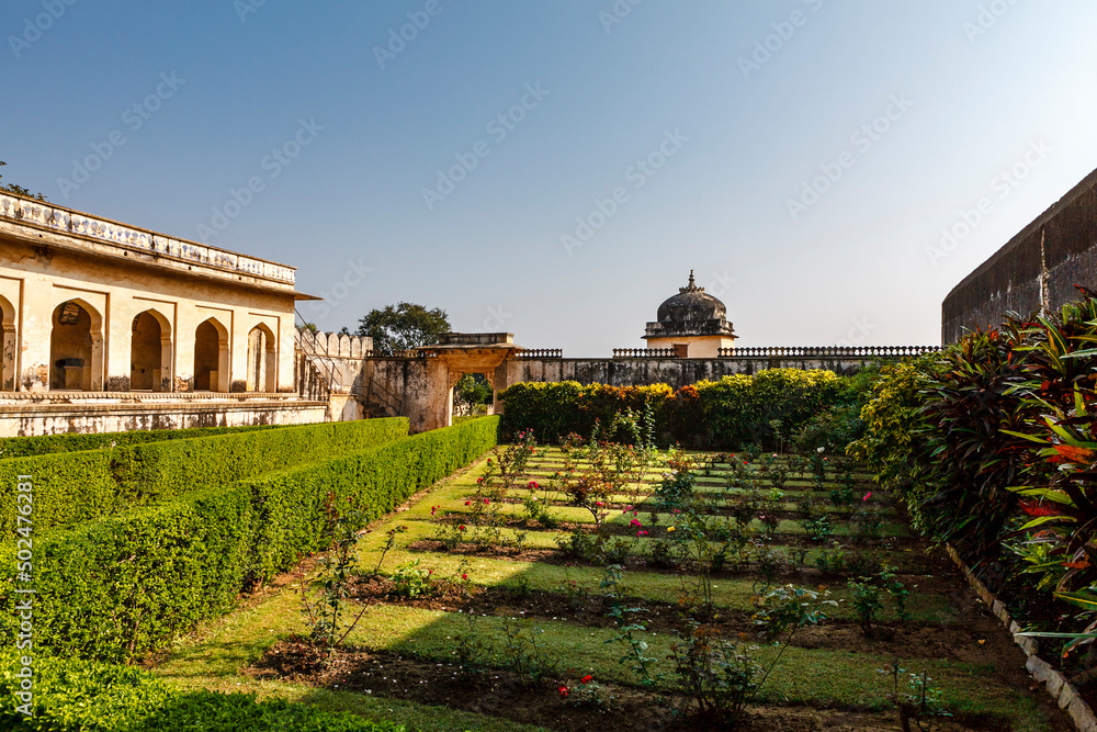 Obraz premium Rose garden inside of Chittorgarh fortress in Rajasthan, India, Asia