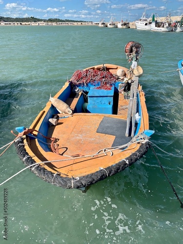 blaues Fischerboot /blau im Hafen von Vieste, in Apulien photo