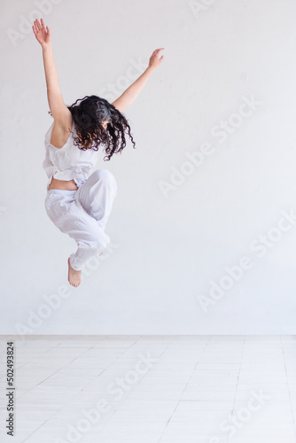 Fototapeta Naklejka Na Ścianę i Meble -  Young woman performing Contemporary dance in a white studio