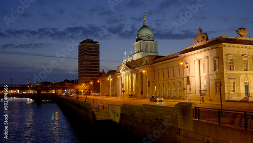 Canvas Print Custom House Dublin at night - Ireland travel photography