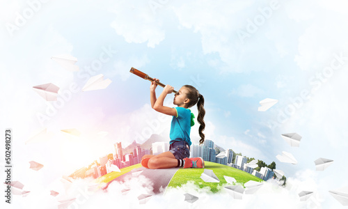 Obraz na płótnie Concept of careless happy childhood with girl looking in future w salonie