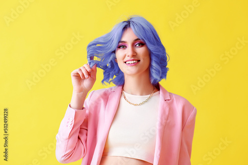 Stylish woman with bright b...