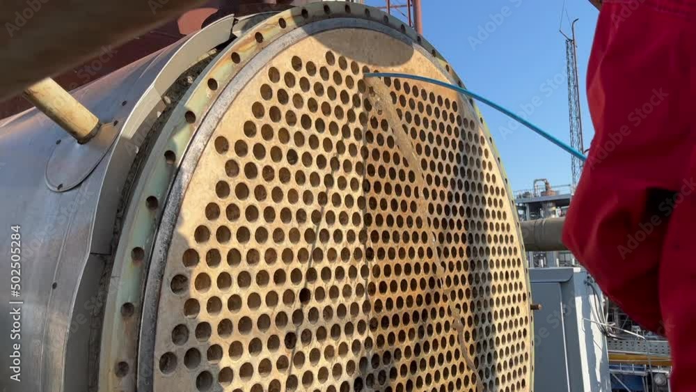 Cleaning of heat exchange equipment with a high-pressure hydraulic unit ...