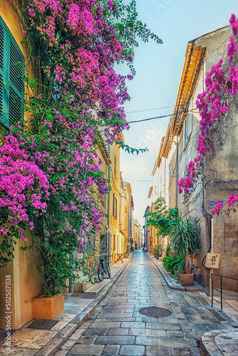 Fototapeta Naklejka Na Ścianę i Meble -  Saint-Tropez village on the French Riviera