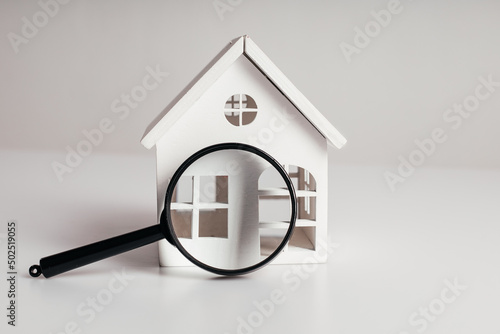 Photos Magnifying glass and white house close-up