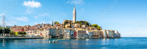 Foto Panoramic view at the Old town with Bell tower of Santa Eufemia church in Rovinj