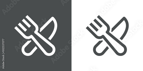 Logotipo restaurante. Icono plano silueta de tenedor y cuchillo en aspa con líneas en fondo gris y fondo blanco
