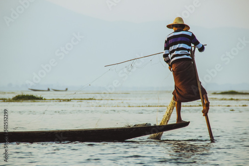 Fotografie Leg-rowing fishermen at sunrise on Inle Lake Burma