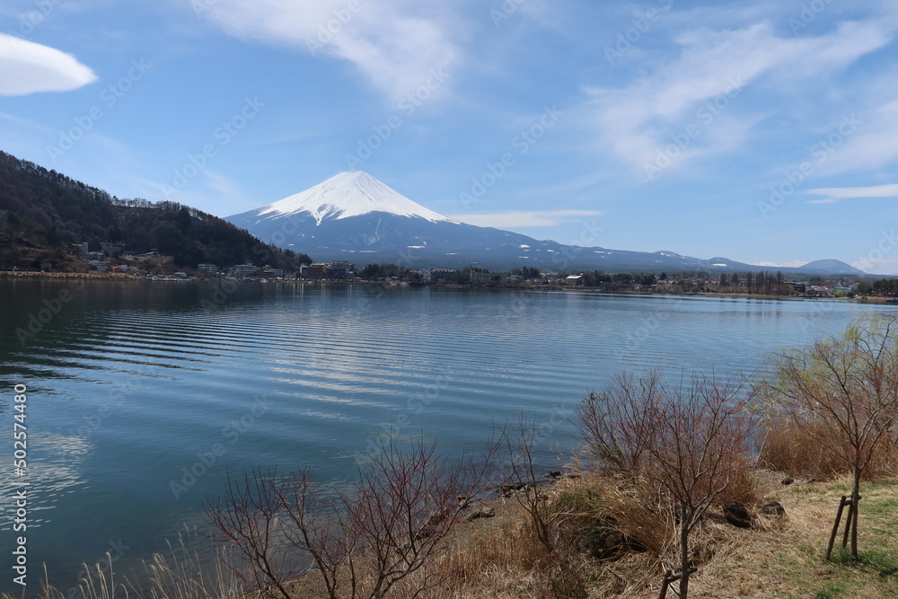 A scene of Mt. Fuji and Kawaguchi-ko Lake in Minamitsuru-gun County in Yamanashi Prefecture in Japan 日本の山梨県南都留郡にある河口湖と富士山の風景