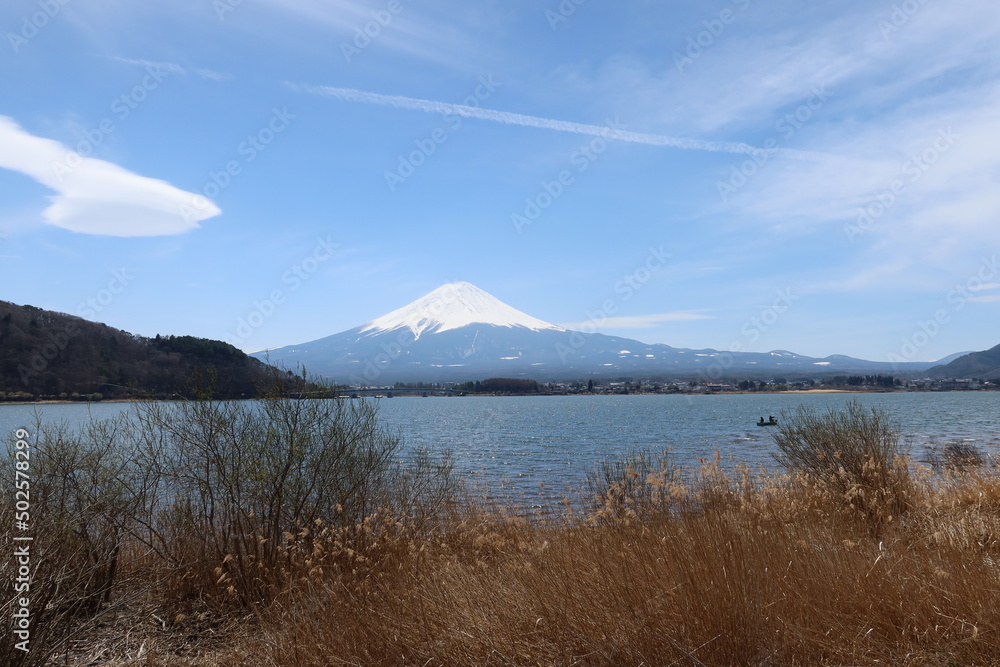 A scene of Kawaguchi-ko Lake at the foot of Mt.Fuji in Minamitsuru-gun County in Yamanashi Prefecture in Japan 日本の山梨県南都留郡にある河口湖の風景