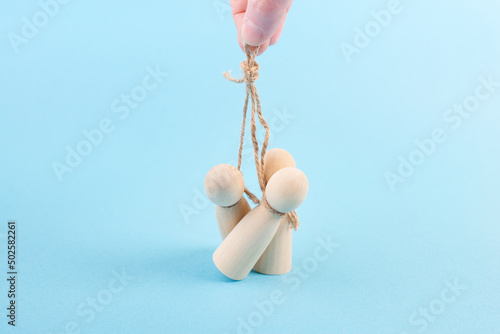 Fotografía Holding and manipulating men with a string, brainwashing and controlling concept