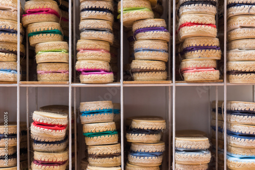 espadrilles,espadrille,espadrillos,sandales,été,chaussures,toiles,couleurs,étagère,magasin,semelles,vacances,soleil,liberté,confort,léger,france photo