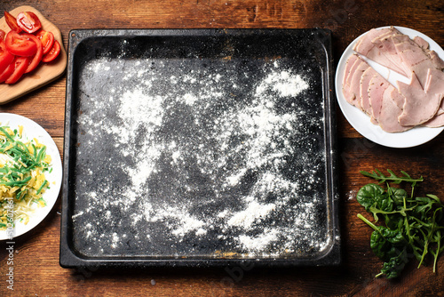 Billede på lærred Flour on a baking sheet on a wooden background