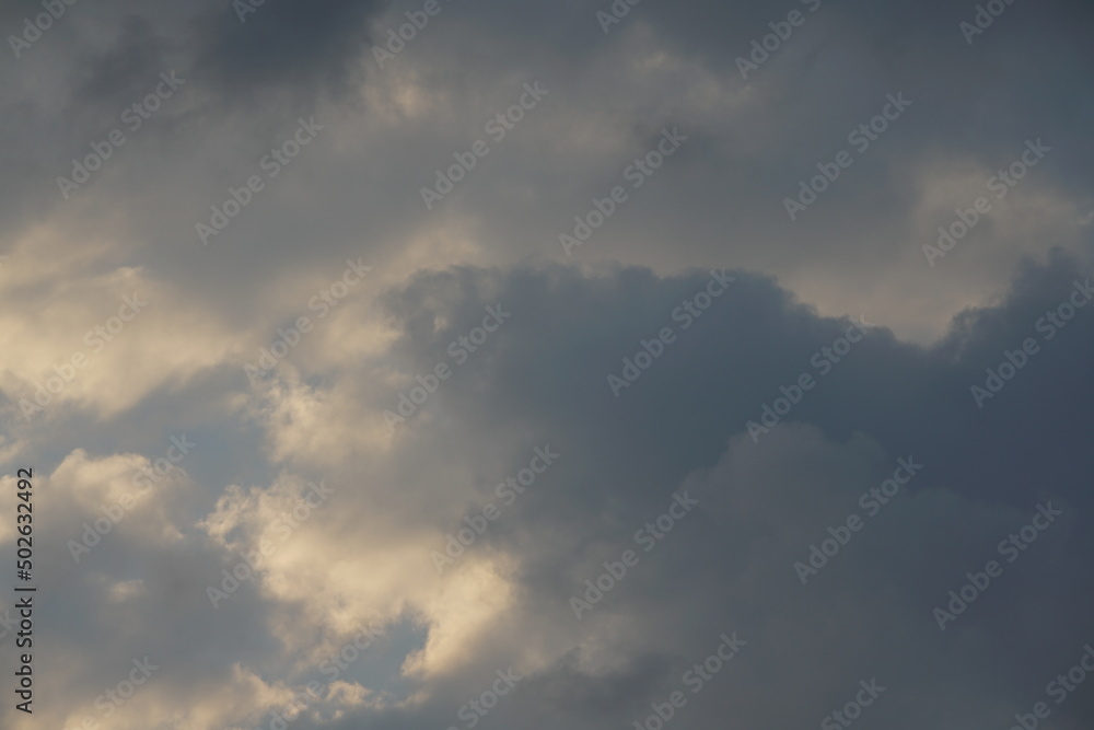 Obraz premium Sehr schöner Wolken Himmel und Sonnenlicht am Abend, Cumulus