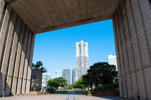 汽車道とランドマークタワー