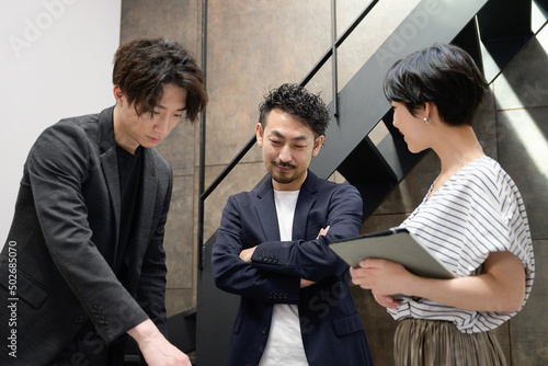 Photos 打合せ風景のビジネスイメージ