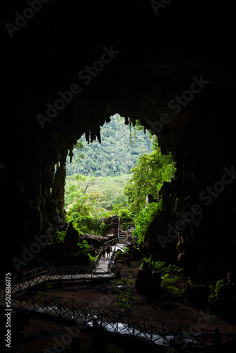 Cueva de las Lechuzas Tingo Mar  a la sierra medio del paisaje y monta  as de la selva