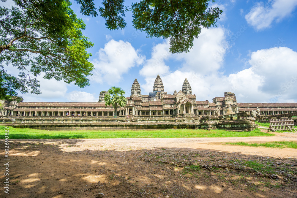 Obraz premium Cambodia is a country located in the southern portion of the Indochinese Peninsula in Southeast Asia. It is 181,035 square kilometers (69,898 square miles) in area