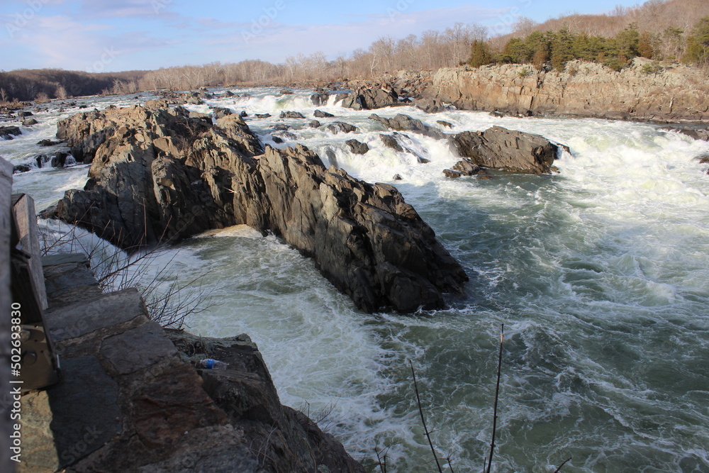 Fototapeta premium Beautiful Great Falls State Park Water Flowing Rapids