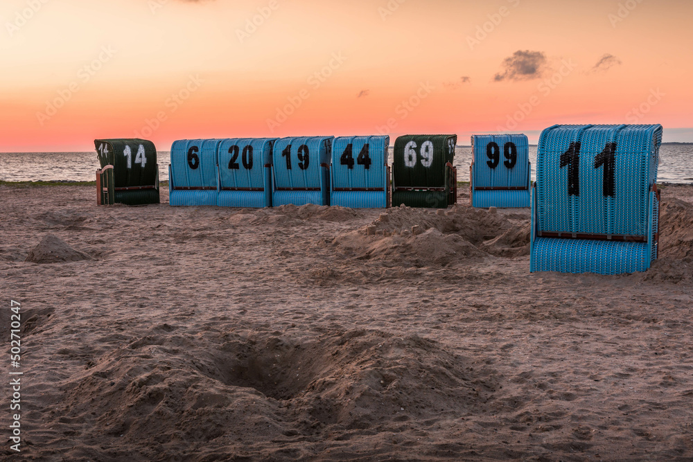 Φωτογραφία Wicker beach chairs on North Sea beach at dusk, Neuharlingersiel, East Frisia, L