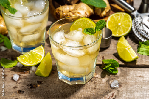 Bild auf Leinwand Ginger lemon ale cocktail